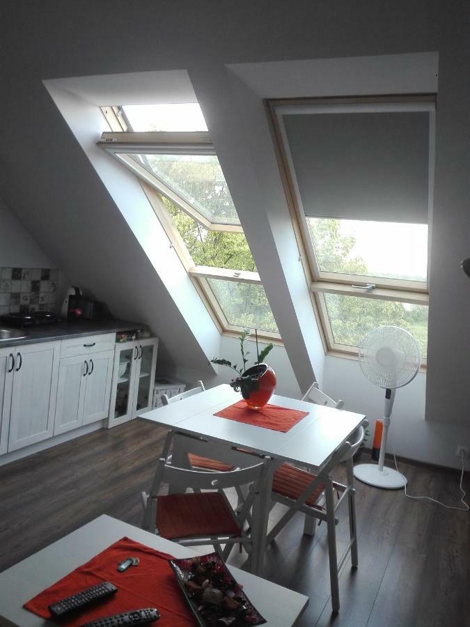 Sky View Condo In ทานอฟสเก กูเร ภายนอก รูปภาพ